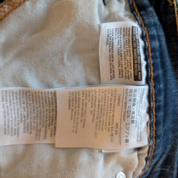 Levi 511 Jean Shorts - Picture 5 of 5